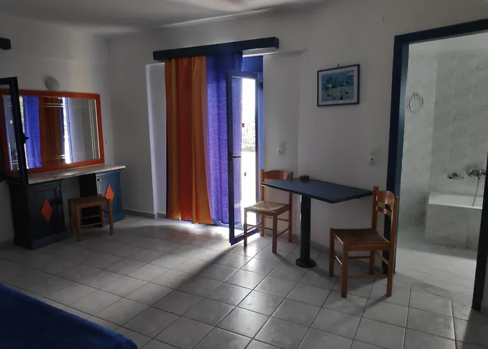 Leonidas Studios & Apartments