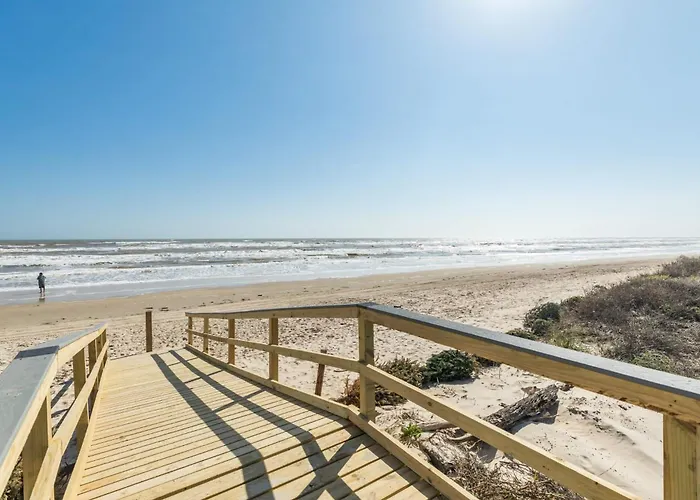 Blue Haven - Cozy, Cute, Just A Skip To The Shore!
