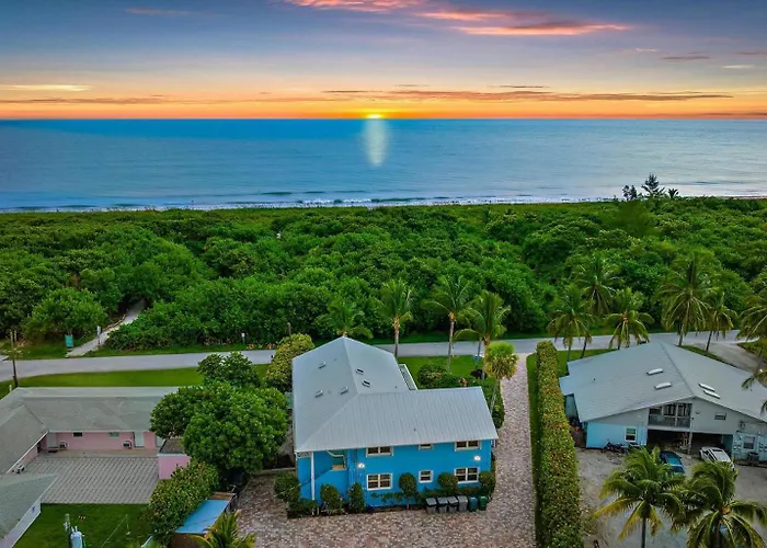 Hutchinson Island Beach Retreat - Ground Floor Condo - Pets Welcome