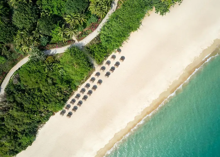 Hualuxe Sanya Yalong Bay Resort