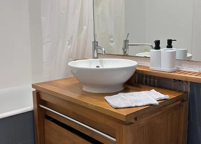 Studio sur le port de Hyères - à 2min des plages, Clim&Balcon