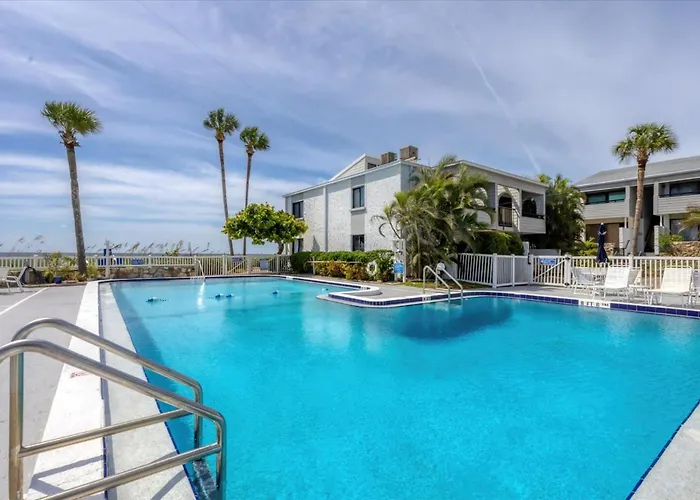 1555 Tarpon Center #B111