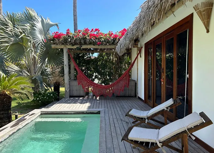 Tiki Pool'S Bungalows