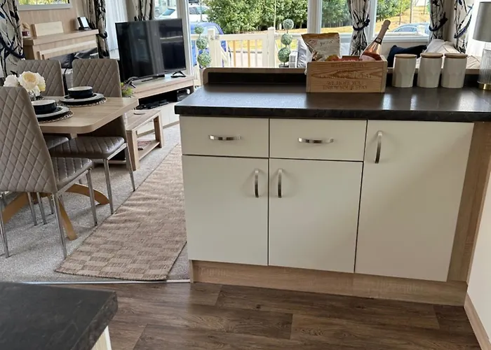 Acres Corner Retreat Inc Hot Tub At Tattershall Lakes Country Park