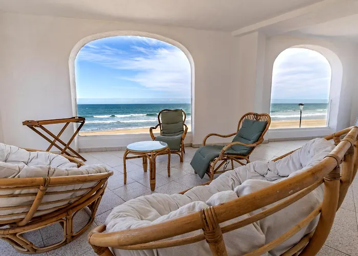 Vidamalu - Beachfront Apartment With Terrace