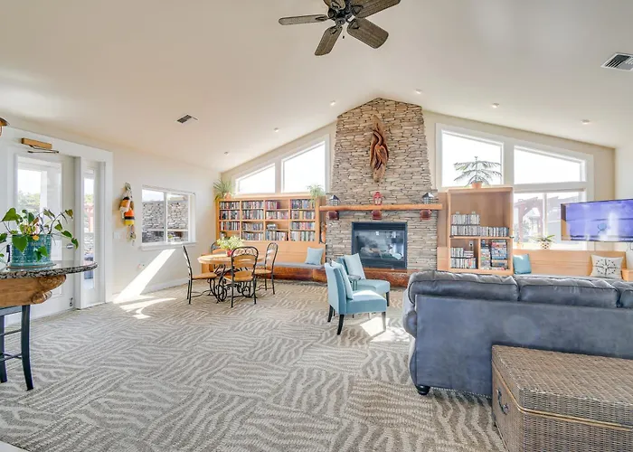 Westport Vacation Rental: Walk To Beach!