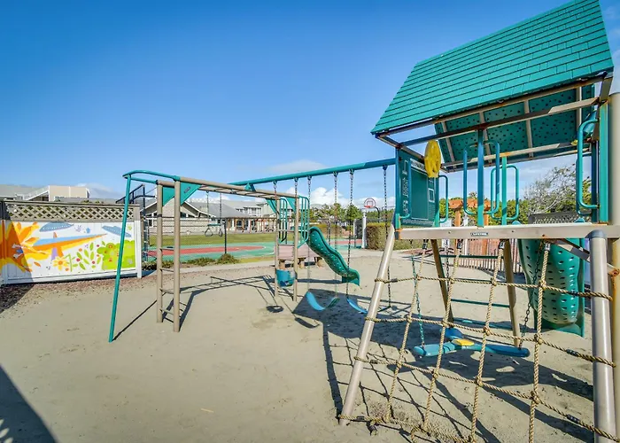 Westport Vacation Rental: Walk To Beach!