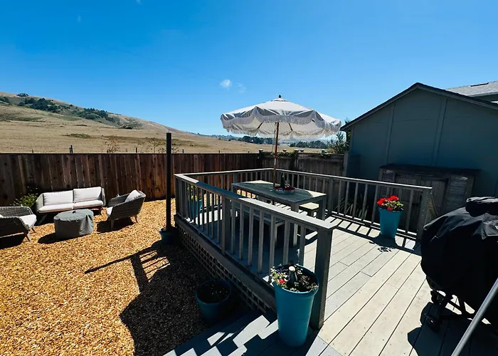 Ocean And Sunset Views - Cliff Side Cottage