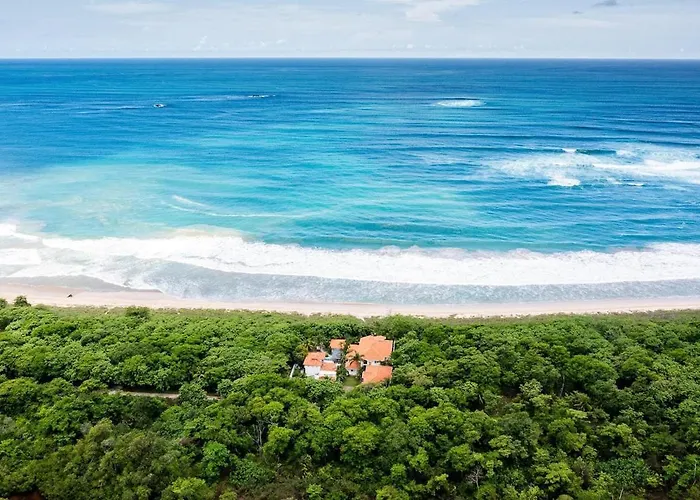 Barefoot Beachfront, Pool, Surf & Private Casita