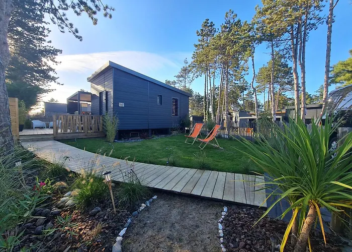 Cottage pour 6 personnes avec piscine couverte et chauffée à 300 m de la mer avec Wi-Fi et climatisé , 3 chambres