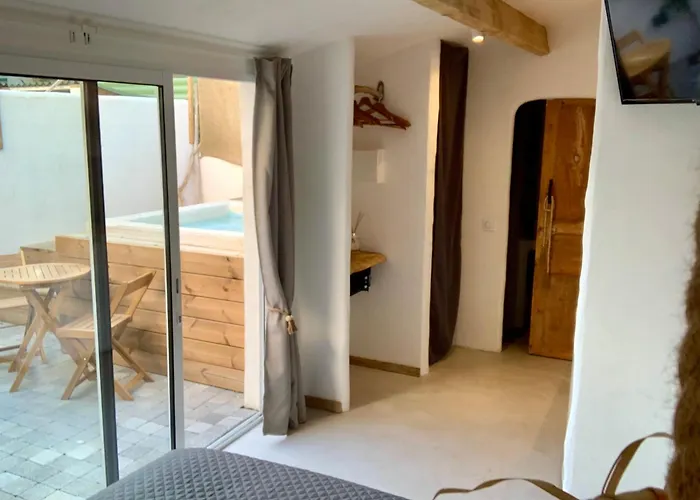 xenónas appartement avec petite piscine privée