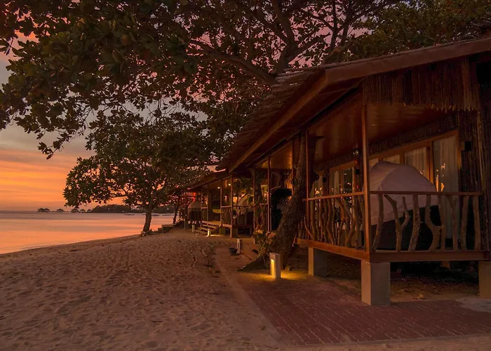 Crusoe Cabins Casobe