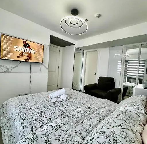 2Br Mountain View Cabin - The Bali Corner At Azure North