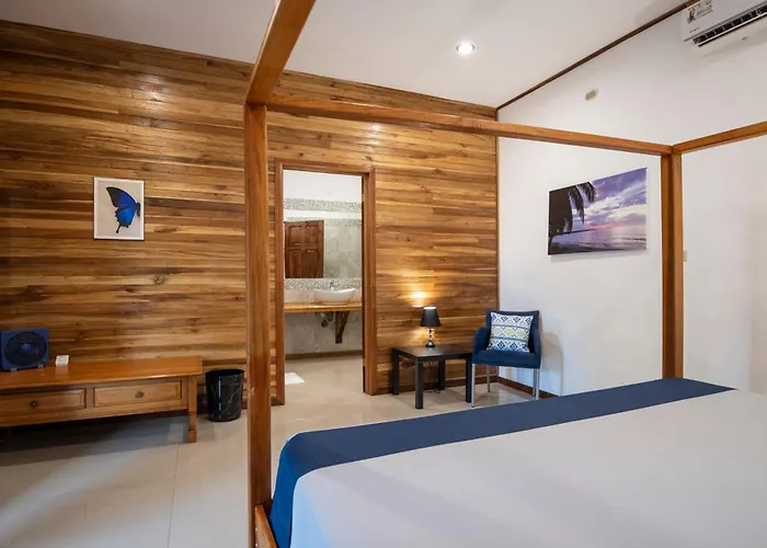 Pangea Lodge With Shared Pool At The Heart Of Manzanillo