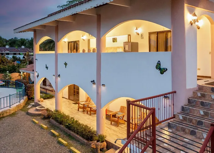 Pangea Lodge With Shared Pool At The Heart Of Manzanillo