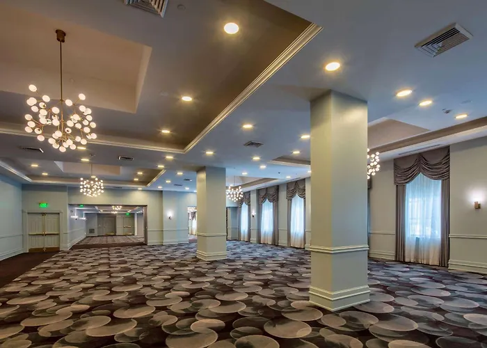 Collegian Hotel & Suites, Trademark Collection By Wyndham