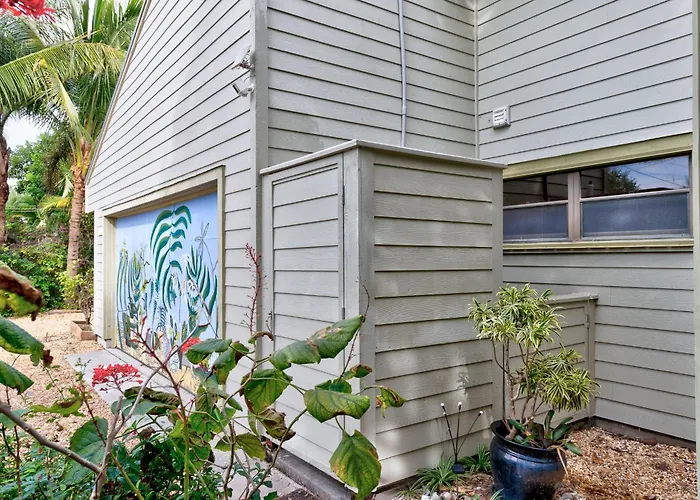 Beach Paradise Getaway - 200Ft From Beach!