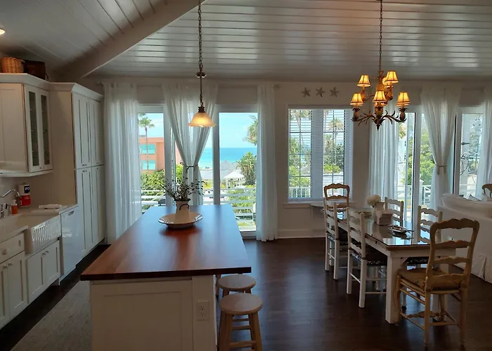 Bungalow Beach Resort