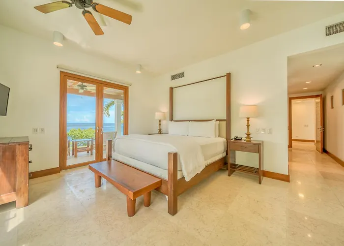 Las Verandas Hotel & Villas