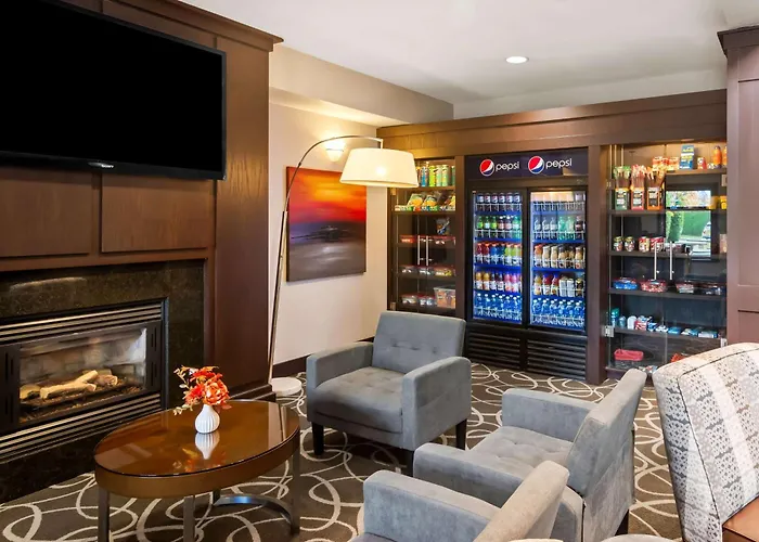 Best Western Plus Pitt Meadows Inn & Suites