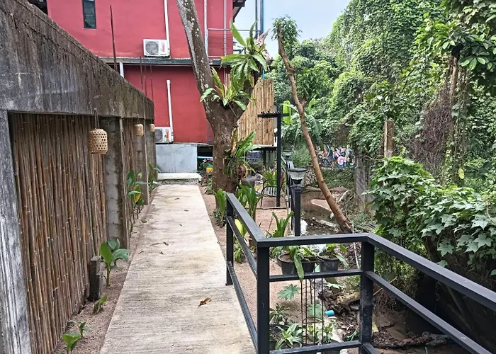White Jail At Koh Tao Hostel