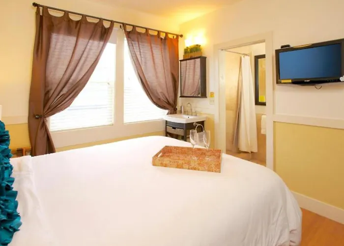 Paia Inn