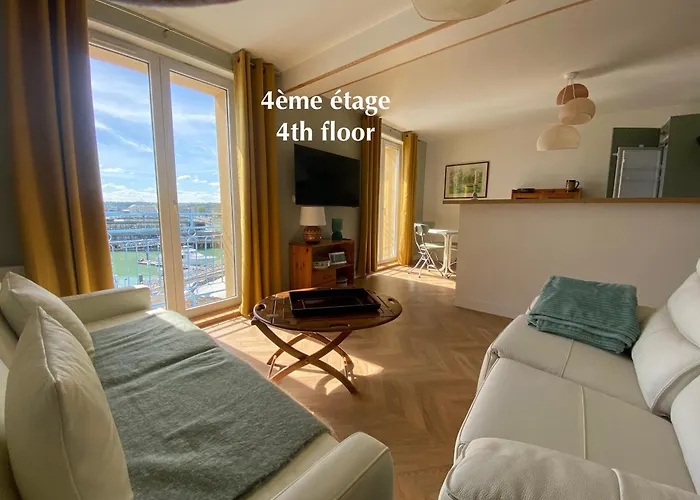 Établissement 3 étoiles avec ASCENSEUR, 3 appartements lumineux vue port avec balcon, 200m de la mer, Wifi Fibre, tous service inclus