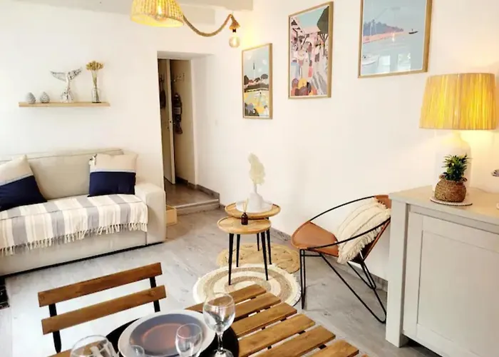 Appartement raffiné près de la mer et des commerces