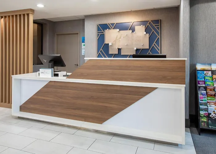 Holiday Inn Express & Suites Lathrop By Ihg