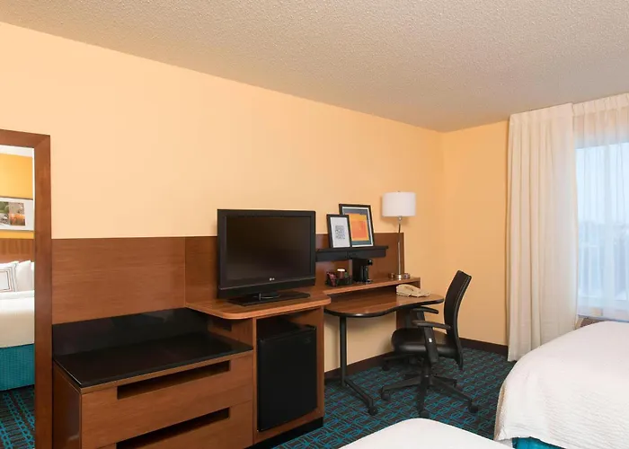 Fairfield Inn And Suites By Marriott Chicago St. Charles