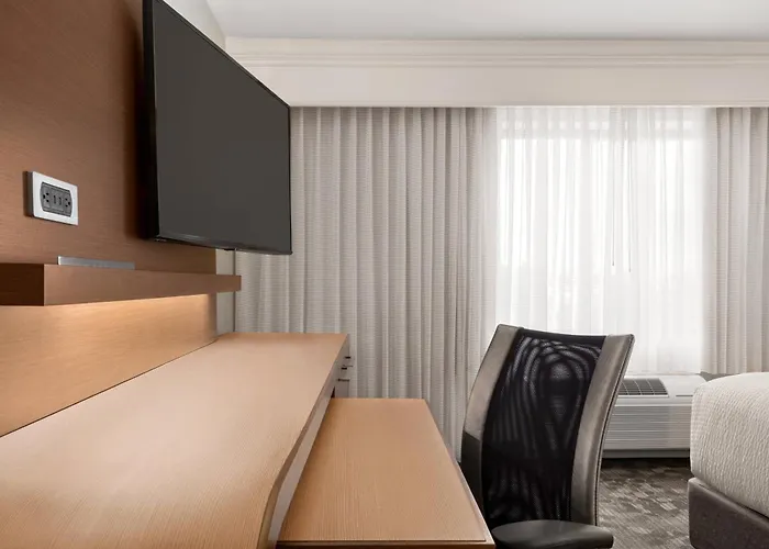Courtyard By Marriott Palmdale