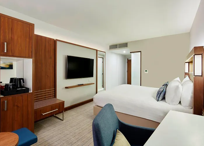 Courtyard By Marriott Luton Airport