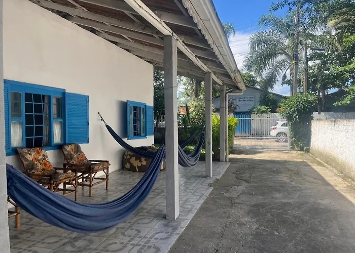 casa de praia em Itapoá SC a uma quadra da praia