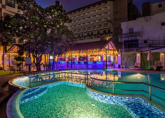 Mermaid Beach Resort - 100M To Beach, Saltwater Pool & Beergarden
