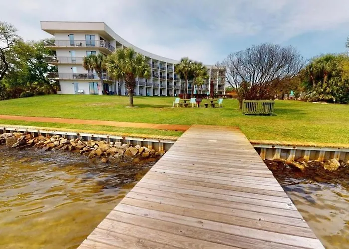 Cozy Bayfront Condo