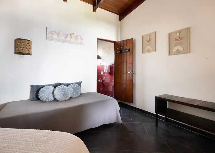 Perla De La Playa Beachfront Hotel