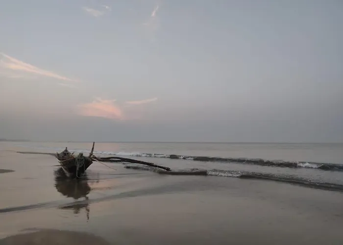 Classic Anand Bungalow-Blossom Suite, Tarkarli Road, Malvan
