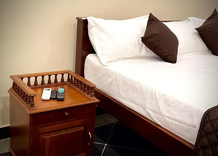 Divine Beach Inn - The Sea Shore Hotel