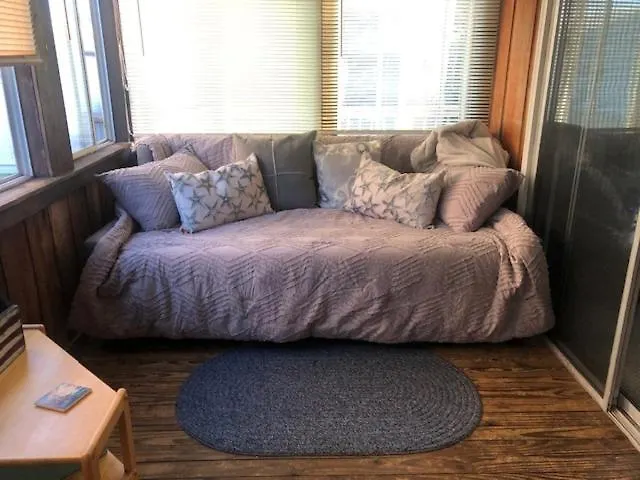 Captain'S Quarters