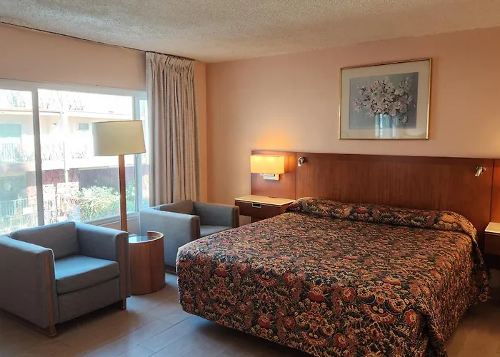 Royal Century Hotel At Lax