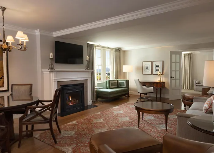 Hotel Roanoke & Conference Center, Curio Collection By Hilton