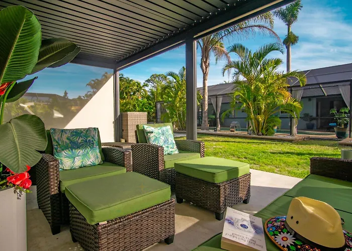 Beach Cottage With Heated Pool Just Off Siesta Key