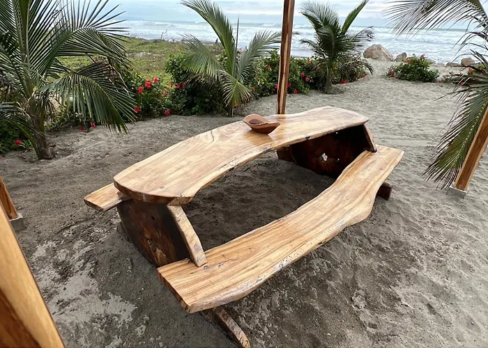 Sirena'S Beach & Surf Club