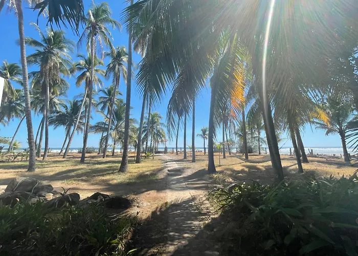 Sugarloaf Beach House & Surf Lodge