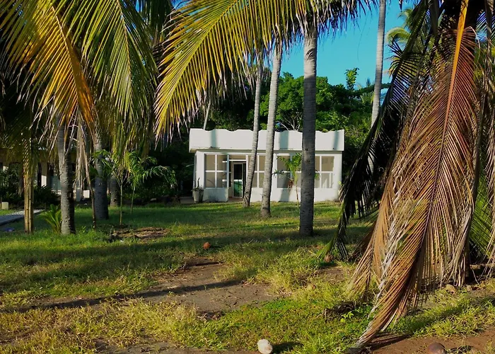 Sugarloaf Beach House & Surf Lodge