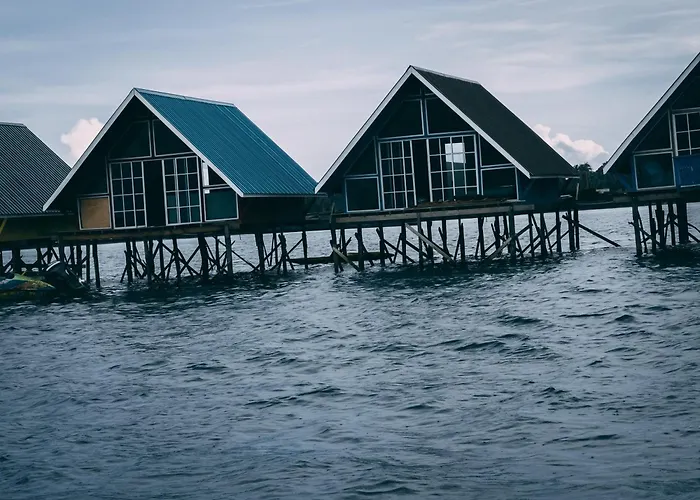 Adil Waterhouse Resort