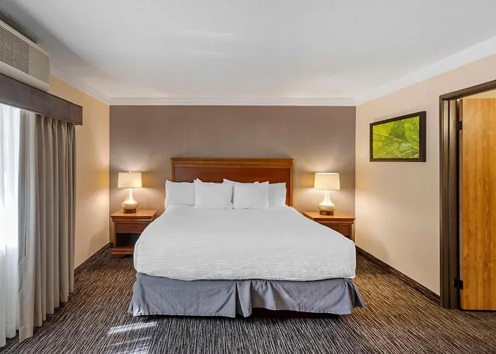 Best Western Plus Landmark Inn