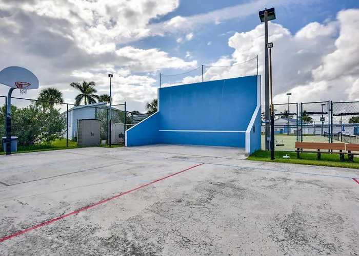 Nettles Island Jensen Beach Home: Walk To Ocean!
