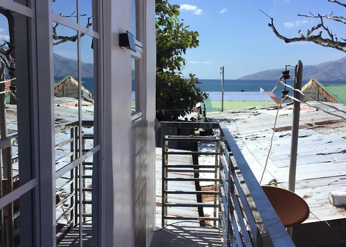 Agateahs Place Mini Beach Resort
