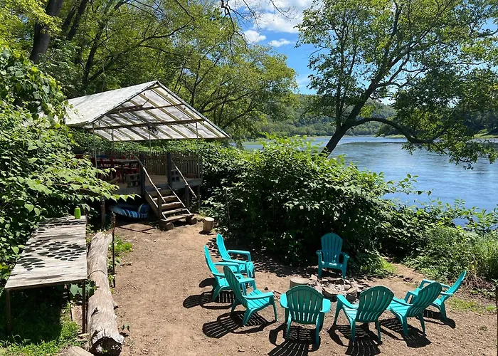 Slumberland At The River'S Edge